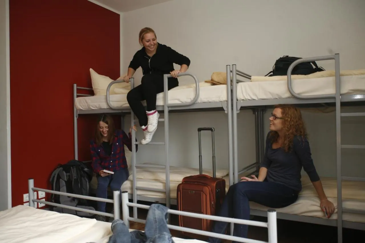 Happy Bed Hostel Berlín 0*,  Alemania